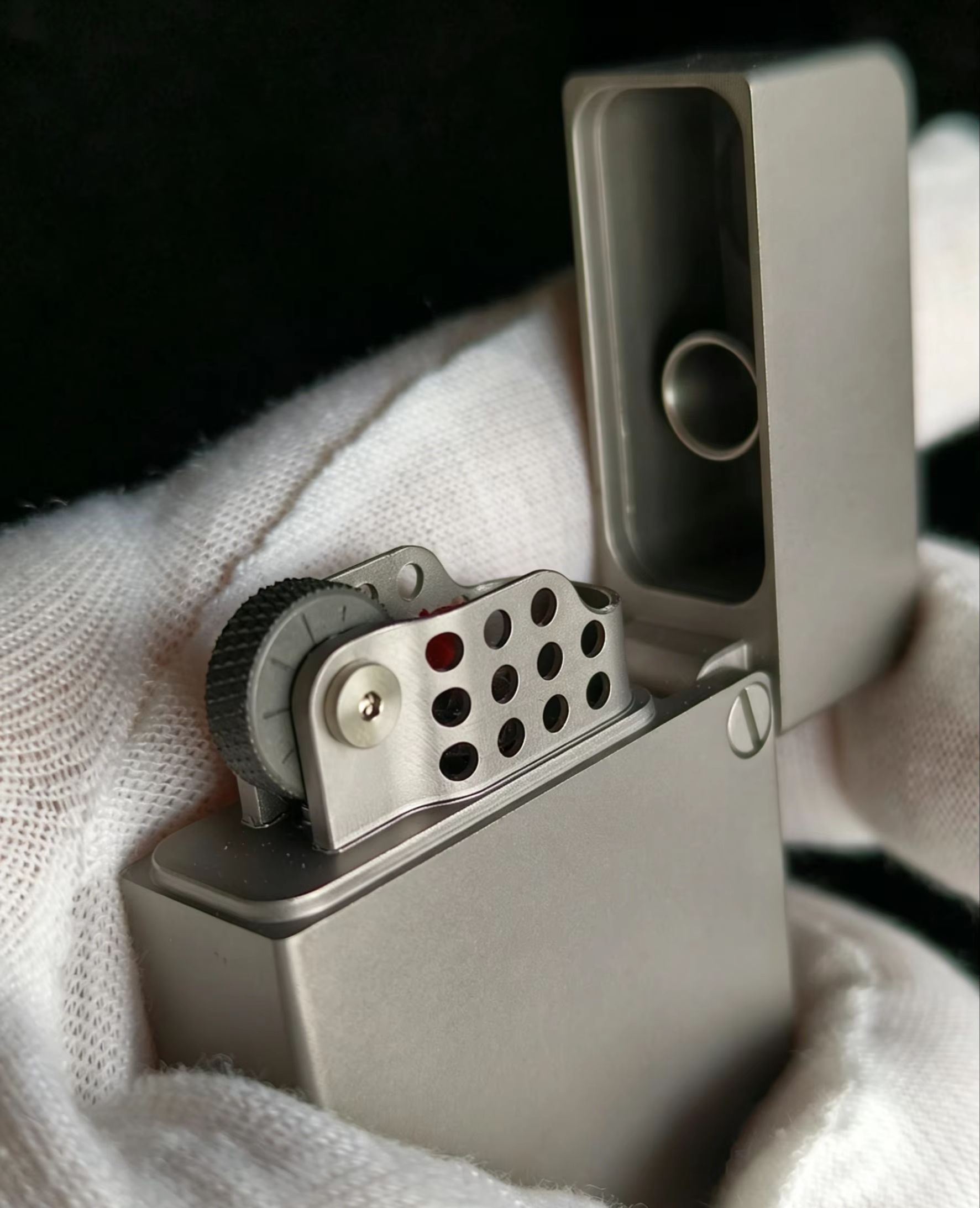 Titaniumlegering Trench Lighte - Fire Starting Kit recensie en prijs