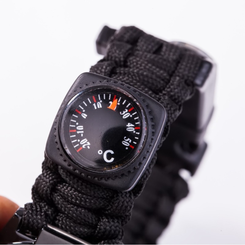 Multifunctioneel buitenhorloge - Fire Starting Kit recensie en prijs